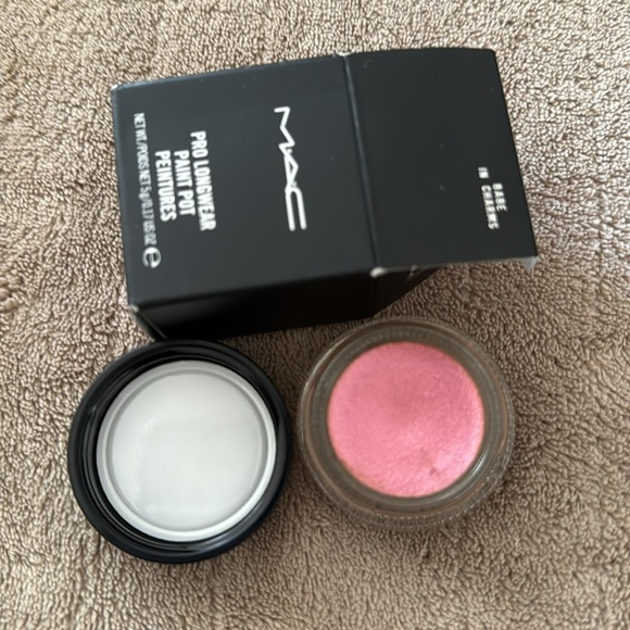 BNIB MAC PROLONGWEAR PAINT POT- BABE IN CHARMS - Picture 3 of 3